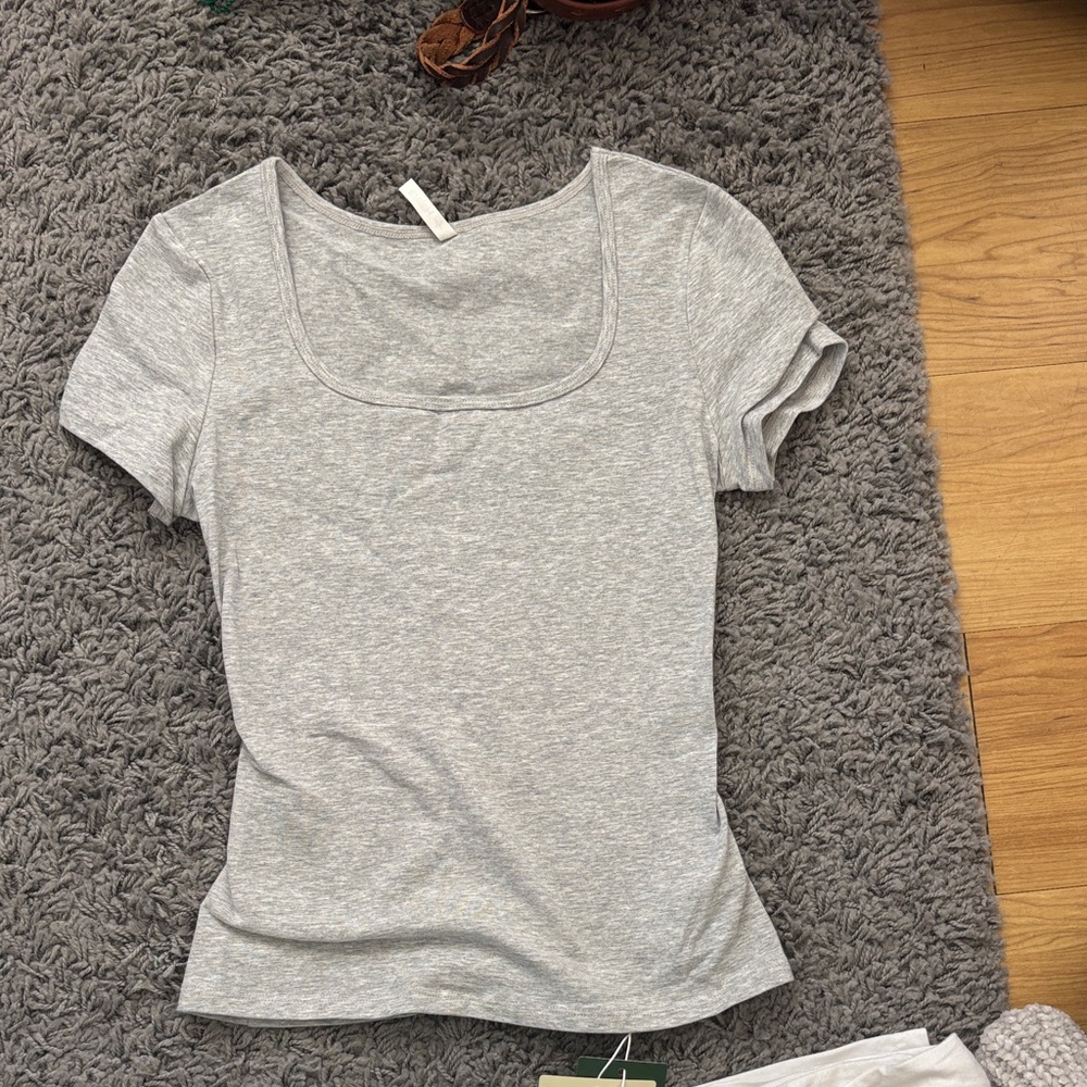 HALARA Light Gray Scoop Neck Short Sleeve Tee